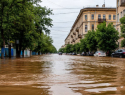 Апокалипсис в Одессе: машины ушли под воду, гейзеры на дорогах – жемчужину у моря затопило