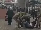 В Одессе прохожие помогли мужчинам выбраться из микроавтобуса ТЦК