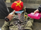 Одесские вандалы бросили куклу с серпом на голове у мэрии в День Победы