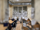 Строительные мешки упали на голову ребёнка в одесской гимназии