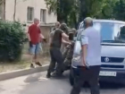 В Одессе шестеро военкомов мобилизовали мужчину в одних трусах