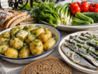 Молодая картошка с укропом и тюлечкой: вкус одесского лета