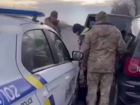 Одесские военкомы устроили на трассе погоню за призывником и избили его ногами