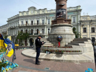 В Одессе на месте снесённого памятника Екатерине II нарисовали российский флаг