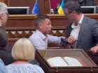 Нардеп из Одессы Гончаренко подрался с коллегой за трибуну в Верховной Раде
