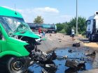 Жуткое ДТП под Одессой: водитель микроавтобуса погиб после столкновения с двумя фурами