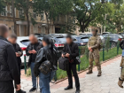 Инвалидность за 8500 долларов: одесситку заподозрили в организации побега мужчин из Украины