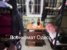 Мобилизованный провел экскурсию по ТЦК в Одессе