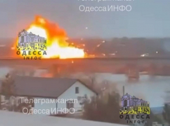 Появилось видео удара и последствий атаки БПЛА по мосту в Маяках Одесской области