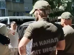 В Одессе пятеро военкомов заблокировали мужчину в машине, угрожая мобилизацией