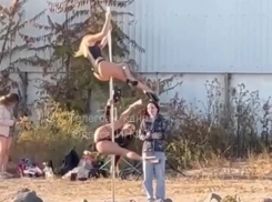 На одесском пляже девушки провели эротическую фотосессию