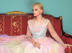 Школьный аттестат Долиной купила мама в Одессе на еврейскую фамилию Кудельман