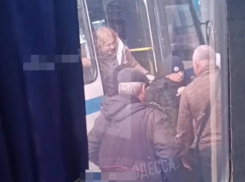 В Одессе пассажиры автобуса защищали водителя от насильственной мобилизации