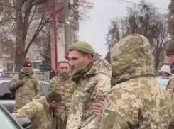 В сеть слили видео, как сотрудники ТЦК в Одессе забивают призывника ногами
