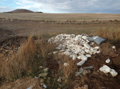 Исторический памятник в Одессе засыпали мусором