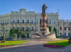 Новости Одессы: ВС РФ уничтожили военную технику в порту, пенсии выросли, а на берегу региона уже 400 кг мазута