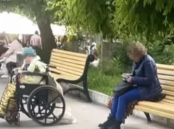 В Одессе женщина использовала 96-летнюю мать с деменцией для попрошайничества