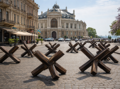 Инвалидов и пенсионеров заставили копать рвы для круговой обороны Одессы