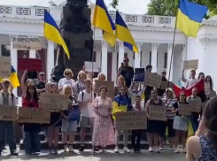 «Понаехали в Одессу, так сидите тихо»: горожанка ответила митингующим за снос Пушкина