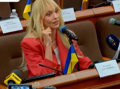 Украинская певица рассказала одесскому нардепу Гончаренко, что Киев преследует артистов