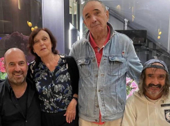 Актёр Слава Хаит не смог попрощаться с родными: что разделило звёздную семью из Одессы