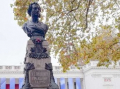 Очередной активист потребовал утопить памятник Пушкину в Черном море