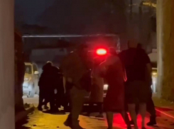 В Одессе военкомы выстрелили из оружия, когда местные жители не давали им похитить мужчину