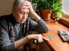 В Одессе пенсионерка отдала мошенникам 10 тысяч долларов, поверив налоговикам