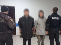 Двое парней подожгли почту на заказ в Одесской области