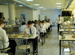 В Одесской школе разорвали контракт на питание после жалоб и проверки