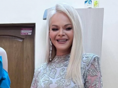 «Изнасилуй меня»: россияне вспомнили странные видео из жизни Ларисы Долиной