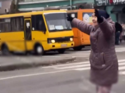 Военкомы в Одессе протыкают шины автомобилей для отлова мужчин