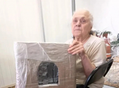 В Одессе пенсионерка мастерит домики для бездомных кошек, но кто-то выбрасывает их в мусор