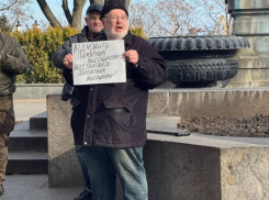 В Одессе устроили митинг против сноса памятника Высоцкому