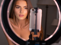 Модели OnlyFans из Одессы оставили без денег налоговую службу Украины