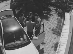 В Одессе военком толкнул беременную женщину во время незаконной мобилизации ее мужа