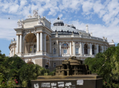 В Одессе памятники архитектуры постепенно разрушаются, а жители требуют срочной реставрации