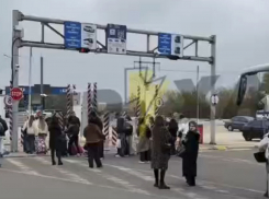 Сотни машин встали в километровых очередях на границе в Одесской области