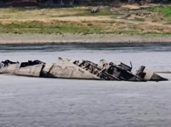 Затонувшие в прошлом веке корабли оскалились из вод обмелевшего Дуная под Одессой