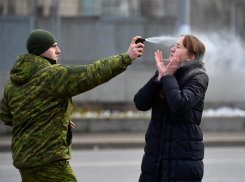 В Одессе военкомы насильно мобилизовали коммунальщика и залили женщину перцовкой
