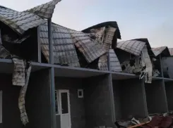 В Одесской области после работы ПВО загорелись база отдыха и частные дома