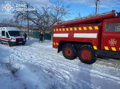 Снег и лёд парализовали Одессу: десятки авто застряли в заносах