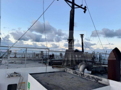 Два человека пострадали после удара ВСУ по танкеру Midvolga 2 в Черном море