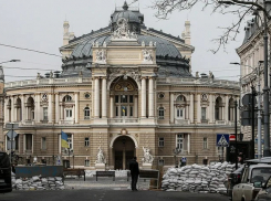 Новости Одессы: ПВО разгромило роддом, новые санкции против РФ, могила Ганула стала туалетом
