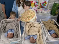 В Одессе выписали тройню после повреждения роддома обломками ПВО