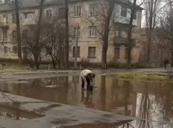 У жильцов одесского ЖК не будет света три месяца, а жители области набирают воду из луж