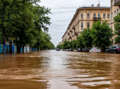 Апокалипсис в Одессе: машины ушли под воду, гейзеры на дорогах – жемчужину у моря затопило