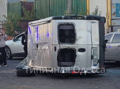 В Одессе произошла массовая драка горожан с ТЦК, люди разбили автобус военных