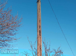 В Одесской области стоят аварийные электрические столбы, которым около 60 лет