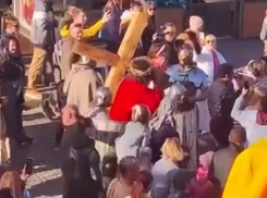 В центре Одессы распяли Христа: в сети появились уникальные кадры